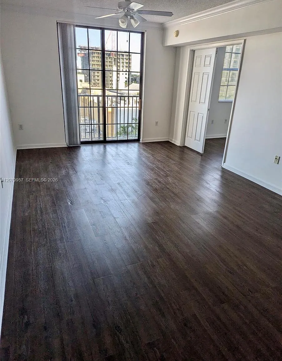 Regent Park Condo — Photo 2
