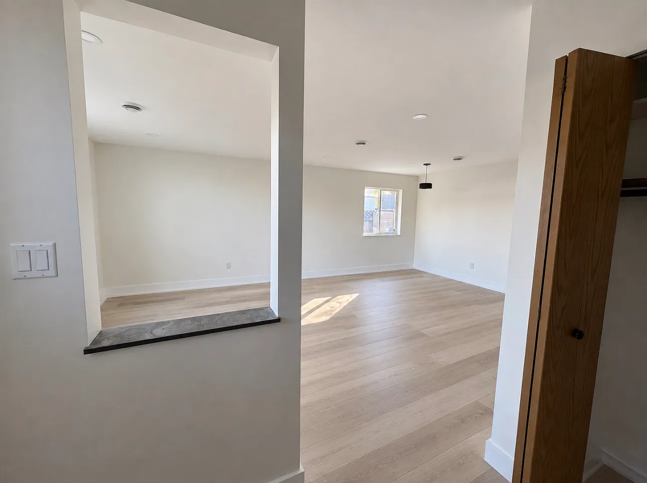 3 bed, 1500 sqft, $5,000 — Photo 2
