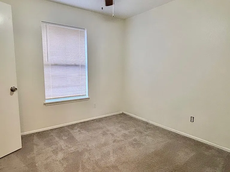 407 Sims Dr — Photo 8