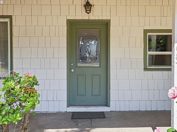 3rd image of 687 Jefferson St