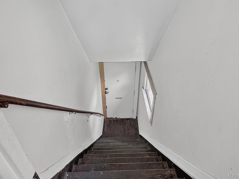127-9 Buena Vista St W, photo 8