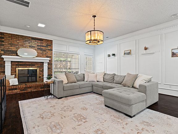 5th image of 841 Villa Ridge Dr