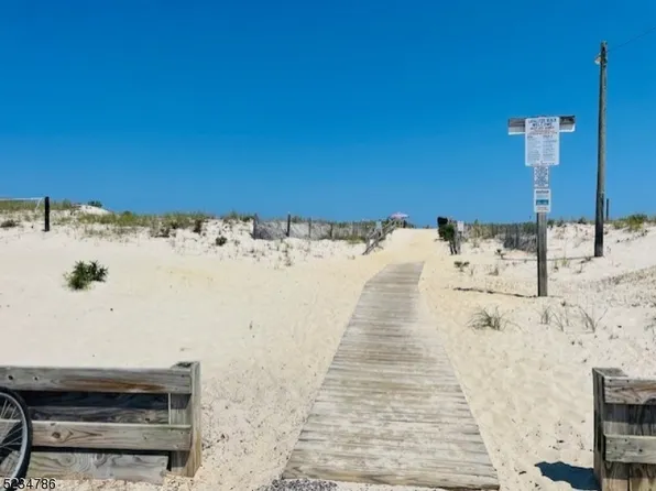 19 Haddonfield Ave #1, Lavallette, NJ 08735