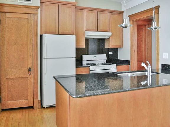 2nd image of 3242 W Wrightwood Ave APT 2