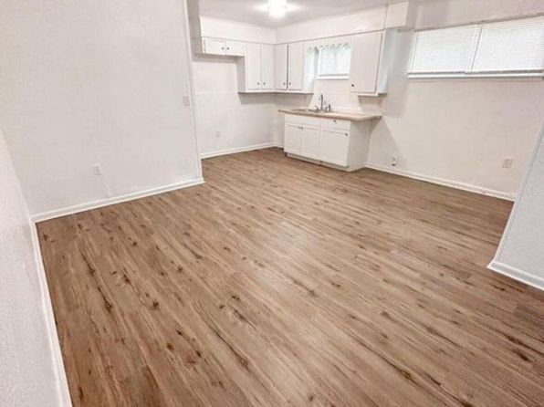 jackson-mississippi-2053015318 picture