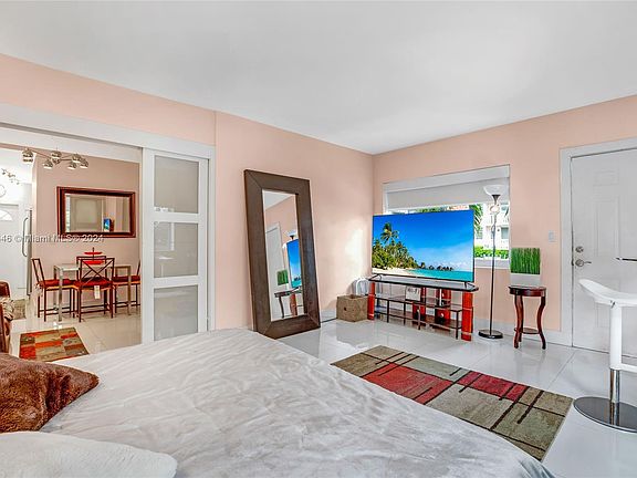 4th image of 1135 Euclid Ave #101