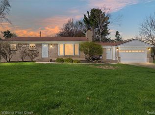 310 Elmhill Rd, Rochester Hills, MI 48306