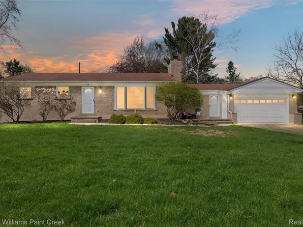 310 Elmhill Rd, Rochester Hills, MI 48306