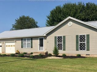 14 Beechwood Ave, Winfield, WV 25213