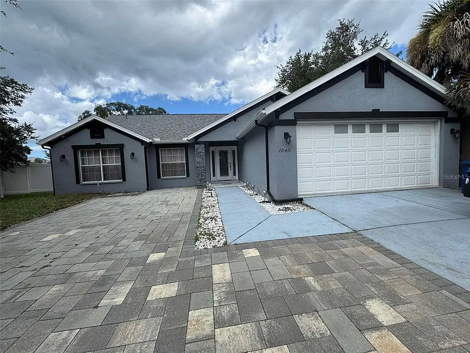 10411 Rainbow Oaks Dr