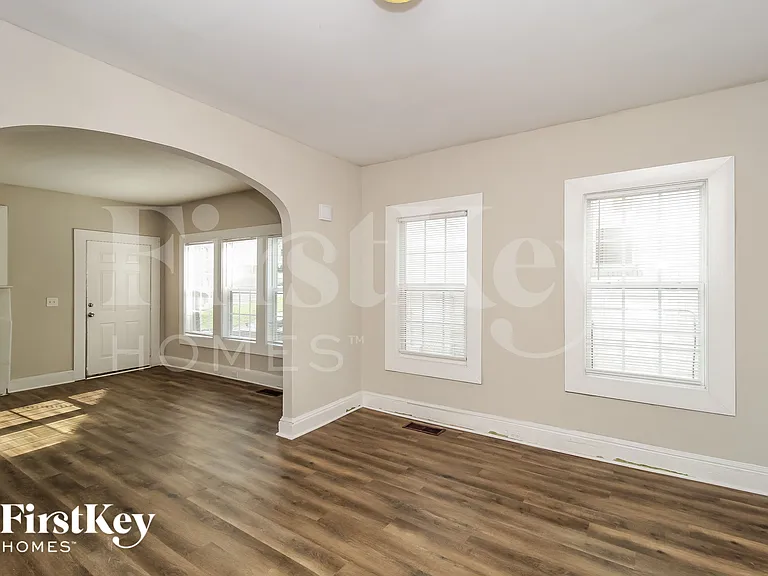 1387 Beecher St SW — Photo 4