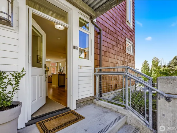 130 Harbor Square Loop NE #H1, Bainbridge Island, WA 98110