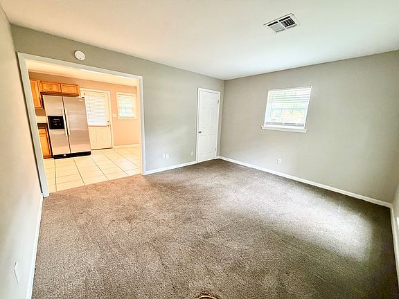 2nd image of 113 Elizabeth Ct