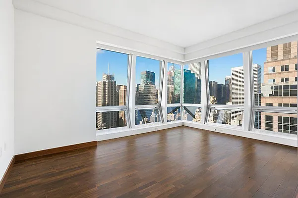 Rented by New York Casas Ltd. | media 10