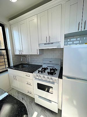 2nd image of 11937 Metropolitan Ave APT 6N