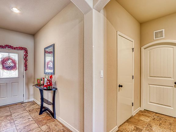 4th image of 7621 Mammoth Ln