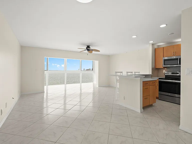 400 Wilma Cir #207 — Photo 5