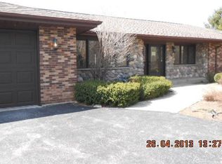 21460 W Lakeview Pkwy, Mundelein, IL 60060