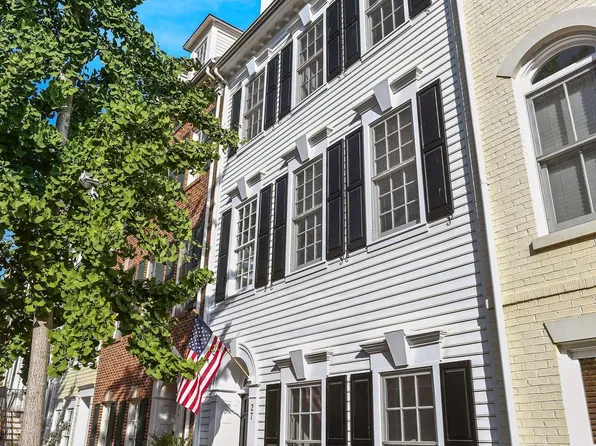 27 Alexander St, Alexandria, VA 22314