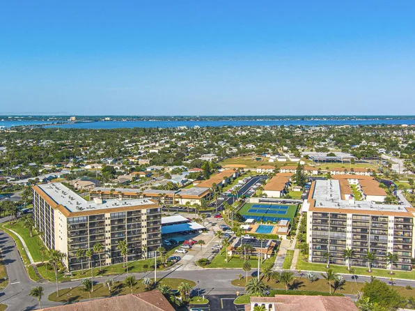 500 Palm Springs Blvd APT 807, Indian Harbour Beach, FL 32937