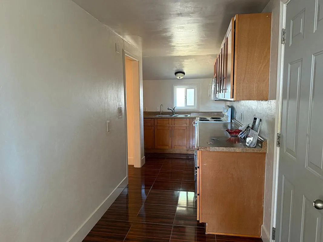 2 bed, 1.0 bath, 1092 sqft, $1,800 — Photo 2