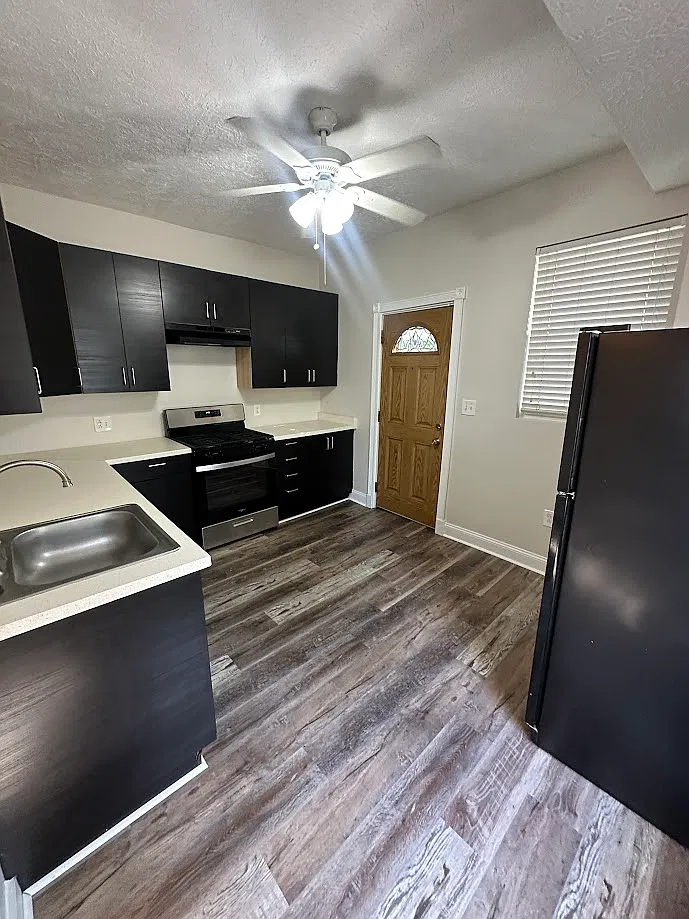 3 bed, 1.5 bath, $1,795 — Photo 3