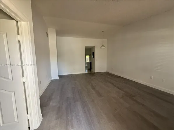 18942 NW 86th Ct APT 4106, Hialeah, FL 33015