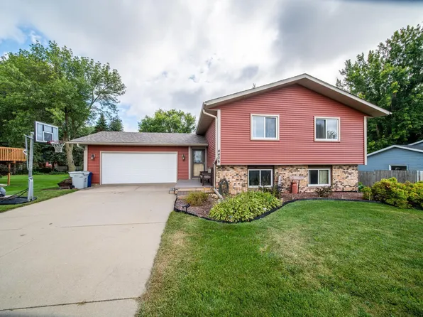 406 7th St NE, Kasson, MN 55944