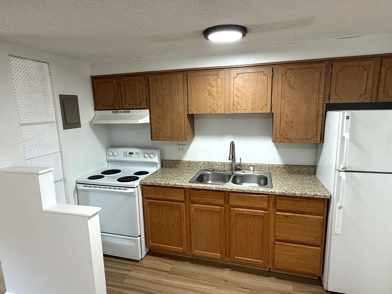 3300 S Clarkson St — Photo 4