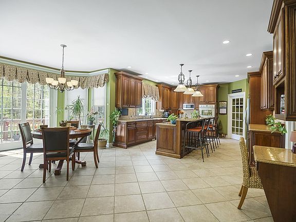 4th image of 9 Kingfisher Ct
