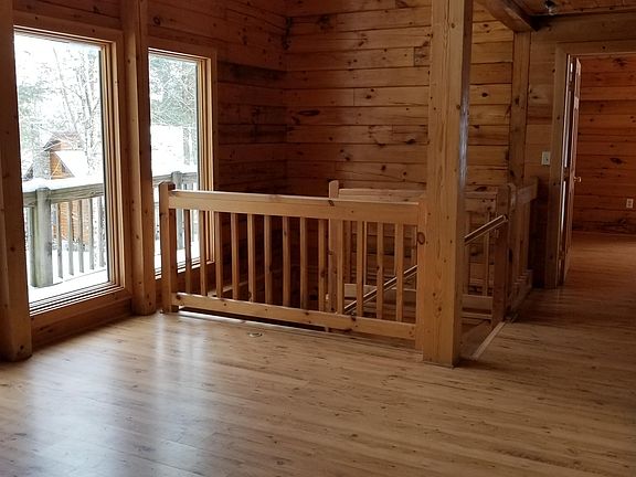 4th image of 89 N Briar Hl