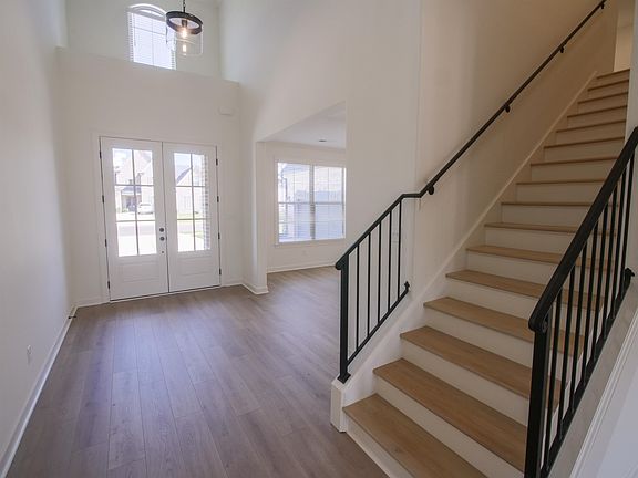 3rd image of 9562 Grays Hollow Dr S