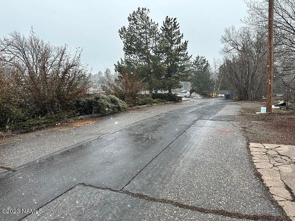 2nd image of 609 S Lone Tree Rd #3