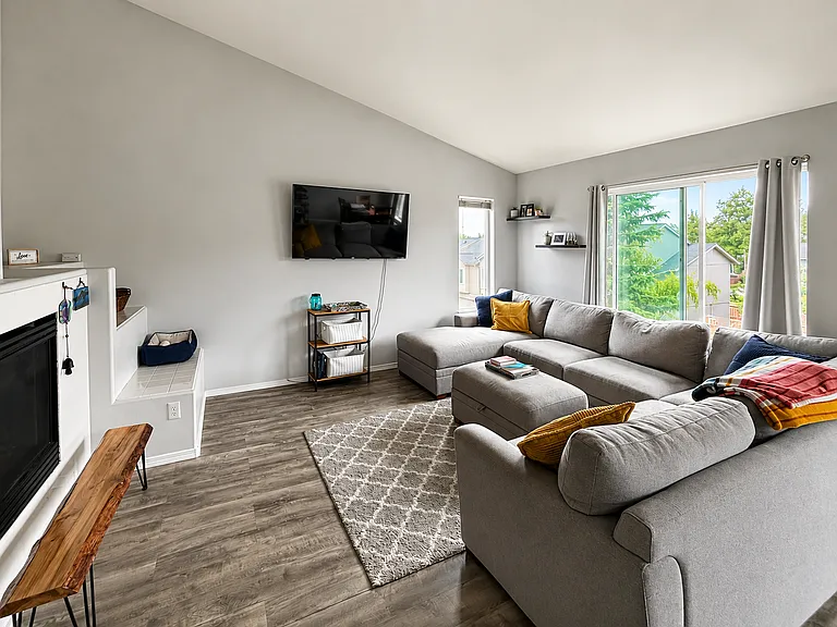 209 Dailey Ave #13 — Photo 9