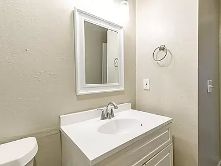 4634 Fordham St — Photo 36