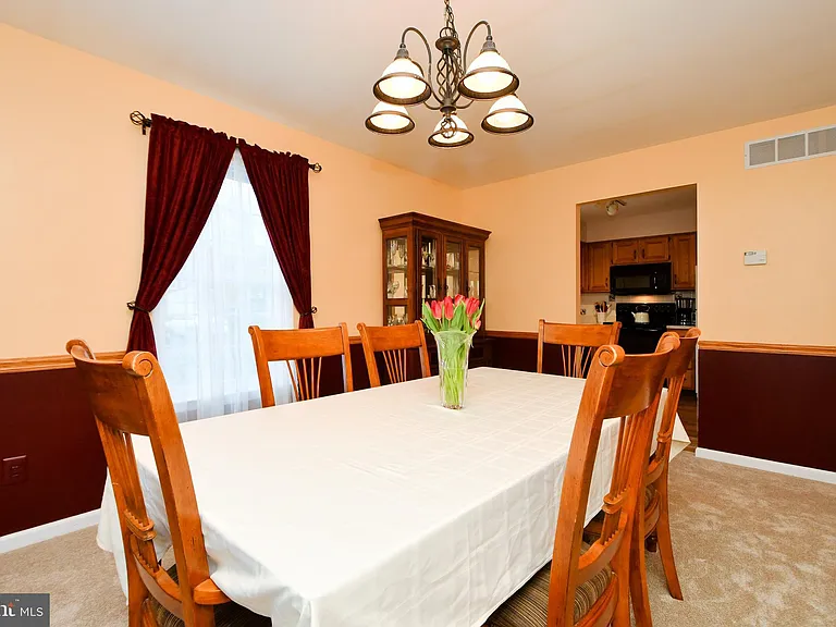 800 Beacon Ct — Photo 15
