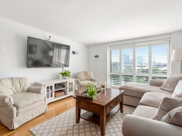 42 8th St APT 1523, Charlestown, MA 02129