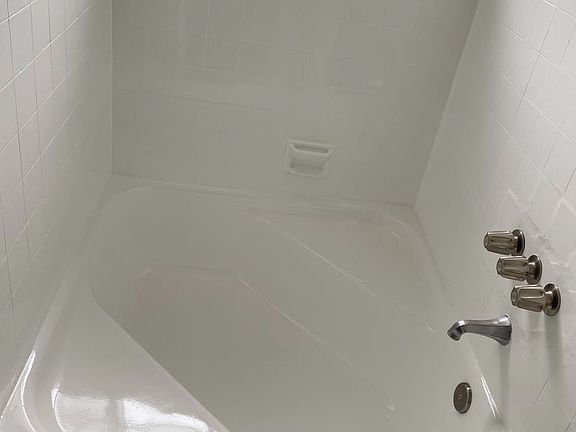 4th image of 655 N Manhattan Pl #18