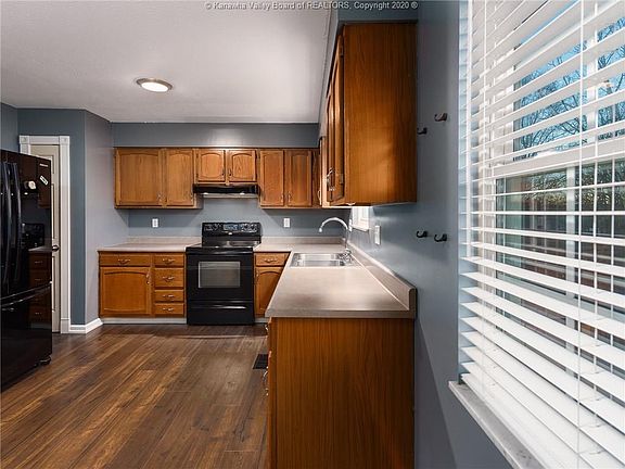3rd image of 42 Beaver Dr