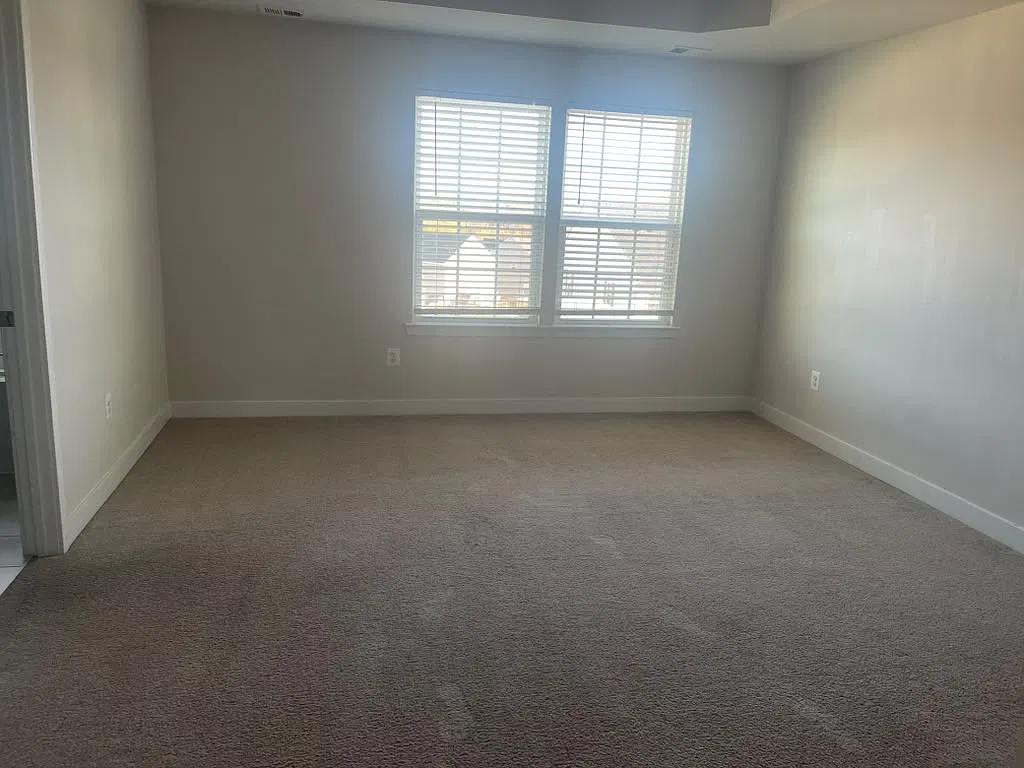 3 bed, 2350 sqft, $2,000 — Photo 2