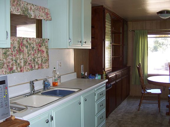 Kitchen & Dining