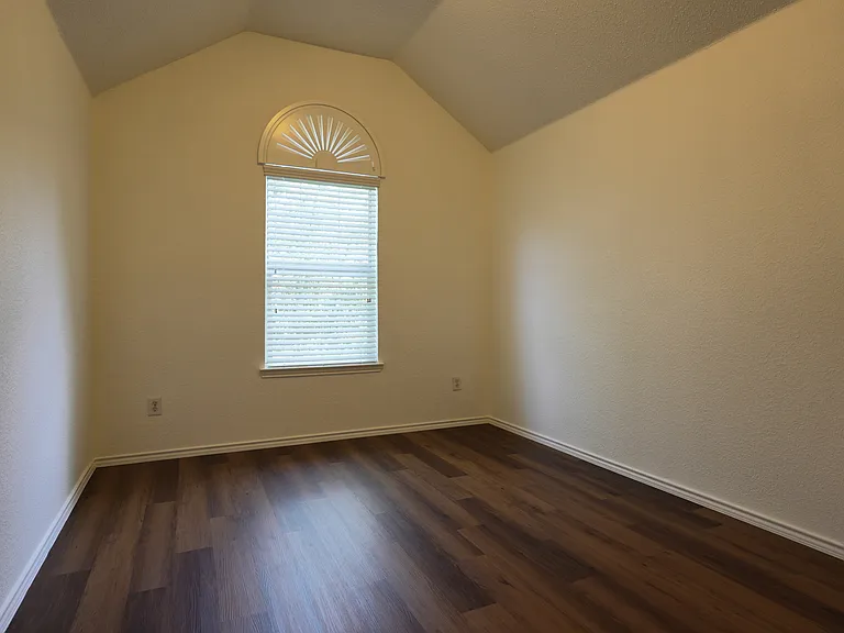 2032 Fox Glen Dr — Photo 14