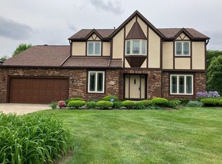 8633 Chateau Dr, Pickerington, OH 43147