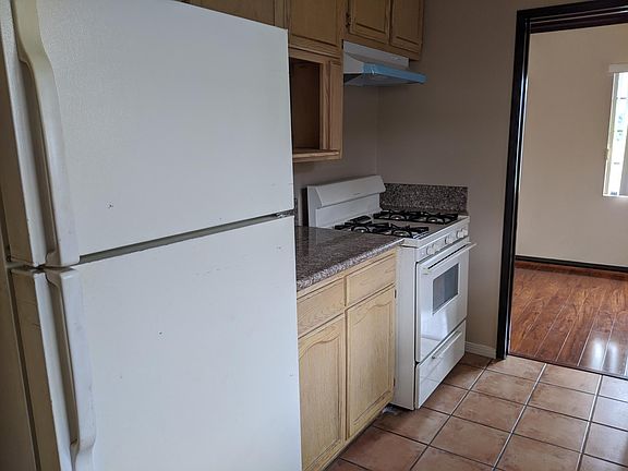 4th image of 1014 Kendall Ave