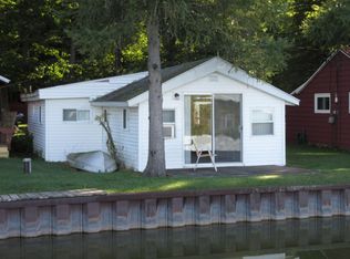 328 E Holland Lake Dr, Sheridan, MI 48884