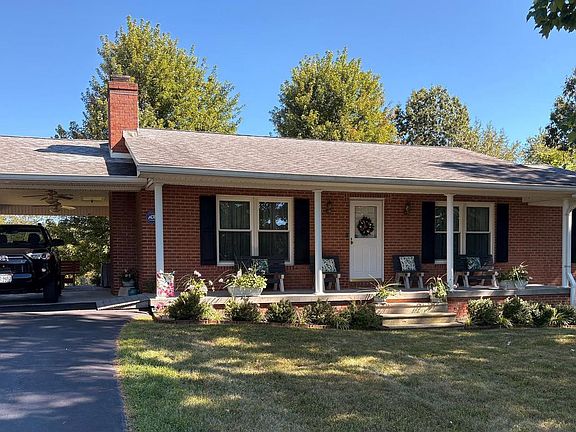 3rd image of 201 Woodridge Ln