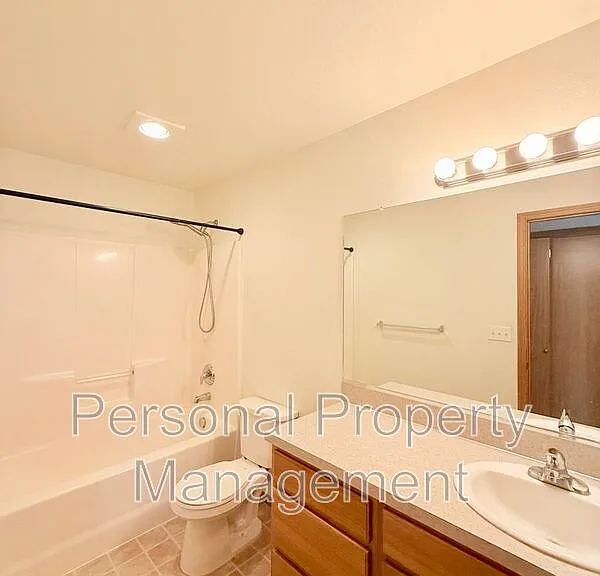 855 NW Ivy St — Photo 18