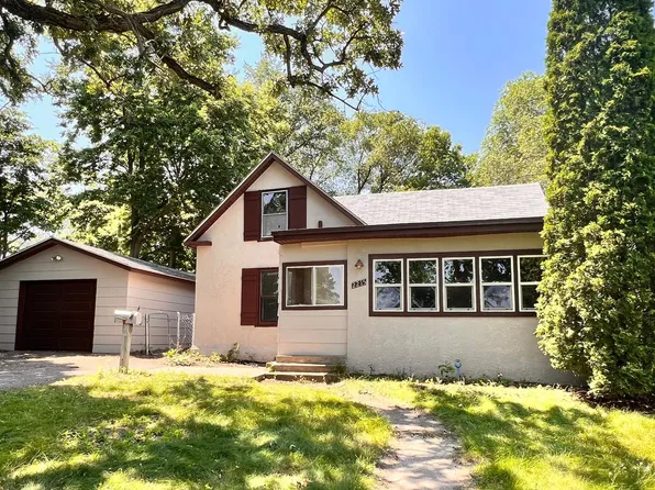2215 Green Ave, Anoka, MN 55303