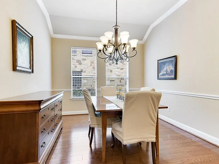 310 Glen Hollow St — Photo 4