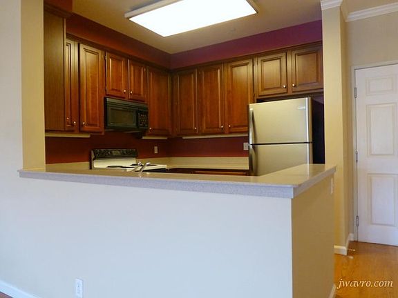 4th image of 3315 Fillmore St APT 201